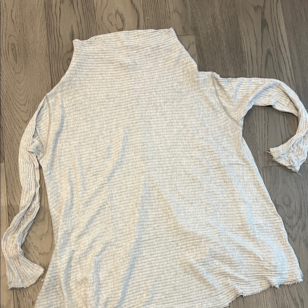 Women’s size small free people Light Gray Ribbed Long-Sleeve Women's Top